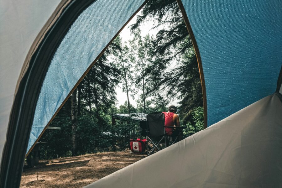 Палатка на природі